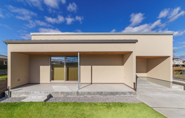 空間と素材を生かした家