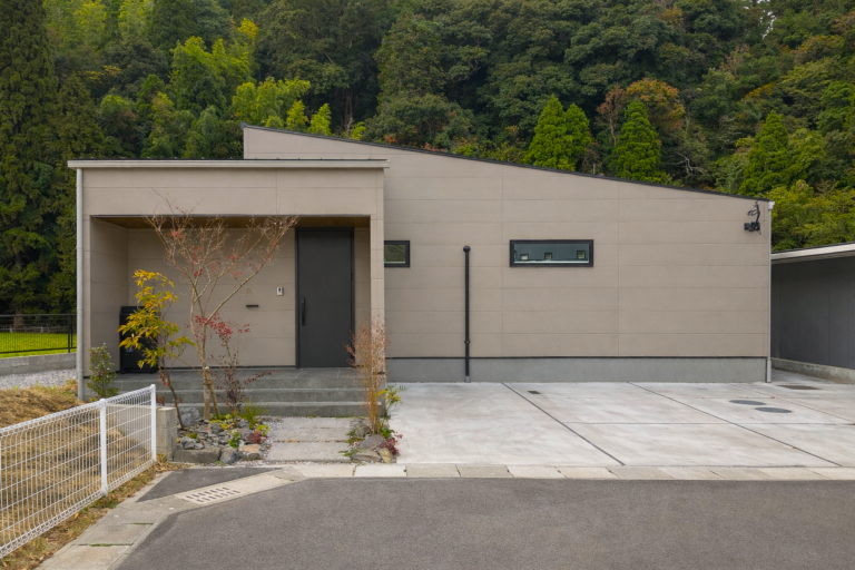 緑を暮らしに取り込む平屋